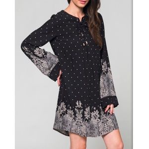 ✌🏻Boho Floral Print Bell Sleeve Shift Dress
